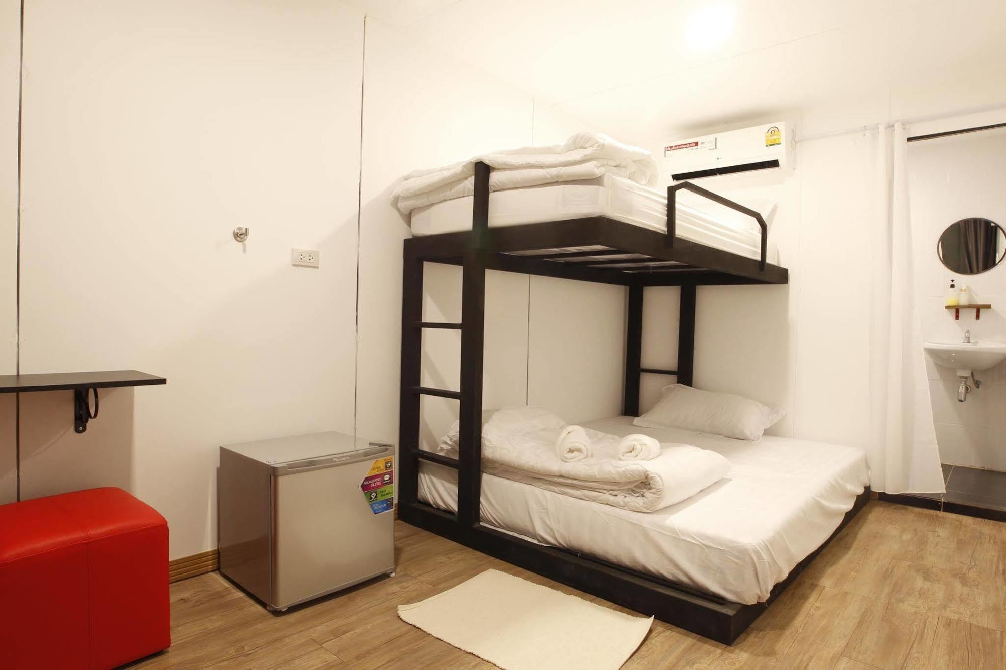 Oyo 673 Nice Sleep Box Hotel Chiang Mai Exterior foto