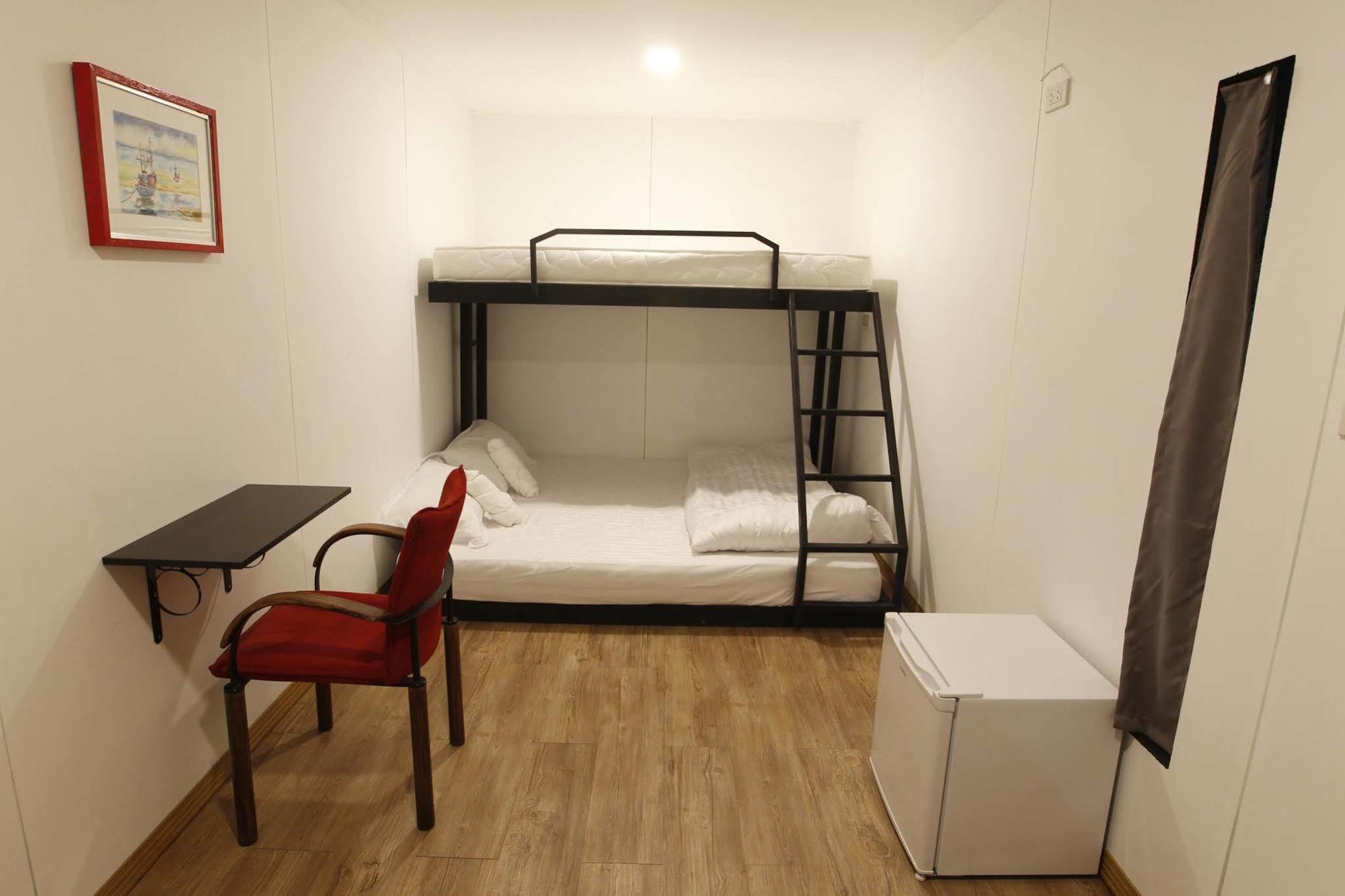 Oyo 673 Nice Sleep Box Hotel Chiang Mai Exterior foto