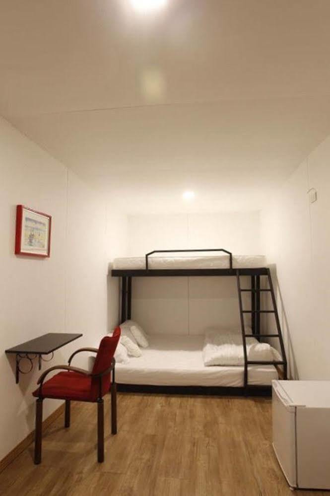 Oyo 673 Nice Sleep Box Hotel Chiang Mai Exterior foto